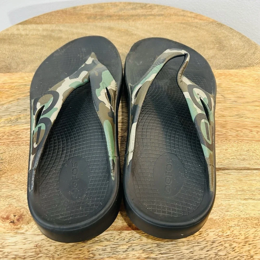 OOFOS OOriginal Recovery Flip Flop Sandals Black Woodland Camo Men's 8 W 10